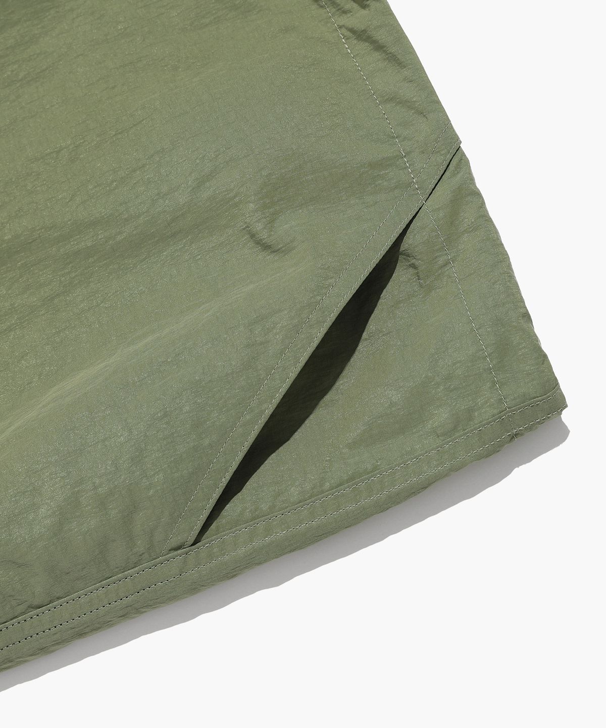 이스트쿤스트(ISTKUNST) LOWRISE PARACHUTE PANTS_KHAKI(IK2DMMPA11A)