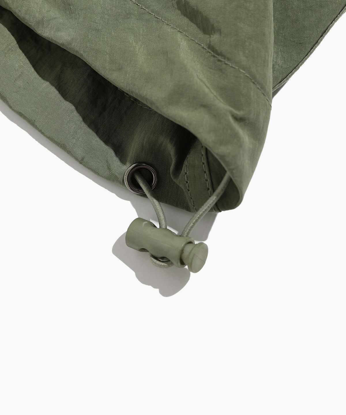 이스트쿤스트(ISTKUNST) LOWRISE PARACHUTE PANTS_KHAKI(IK2DMMPA11A)