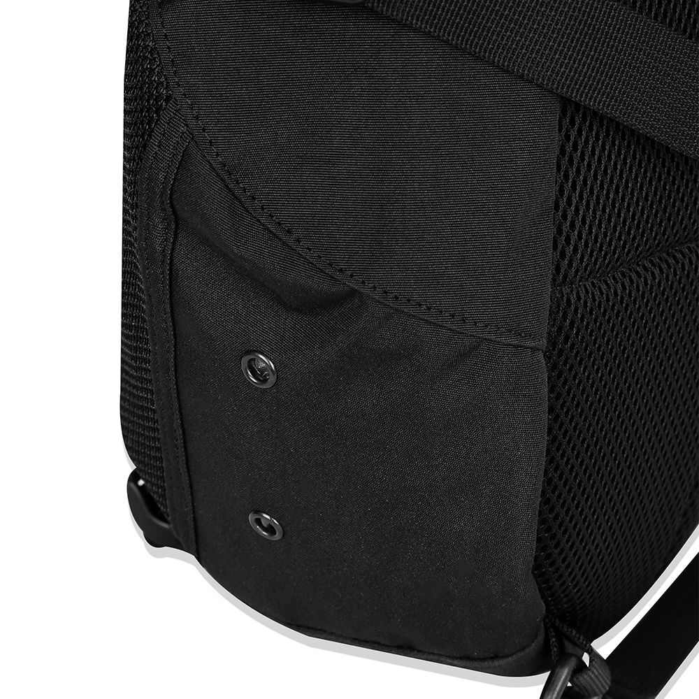 MUSINSA | MAHAGRID REFLECTIVE LOGO SLING BAG(MG2DSUAB41A)