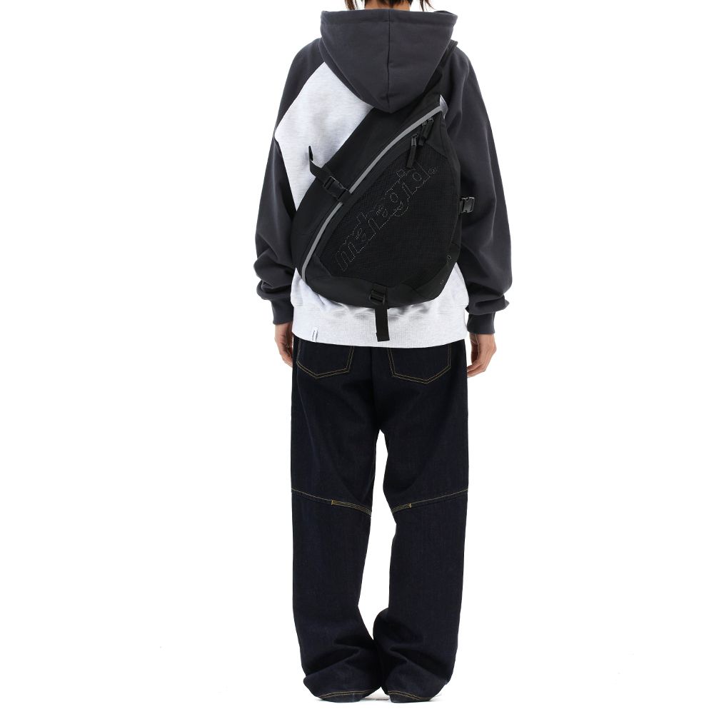 MUSINSA | MAHAGRID REFLECTIVE LOGO SLING BAG(MG2DSUAB41A)