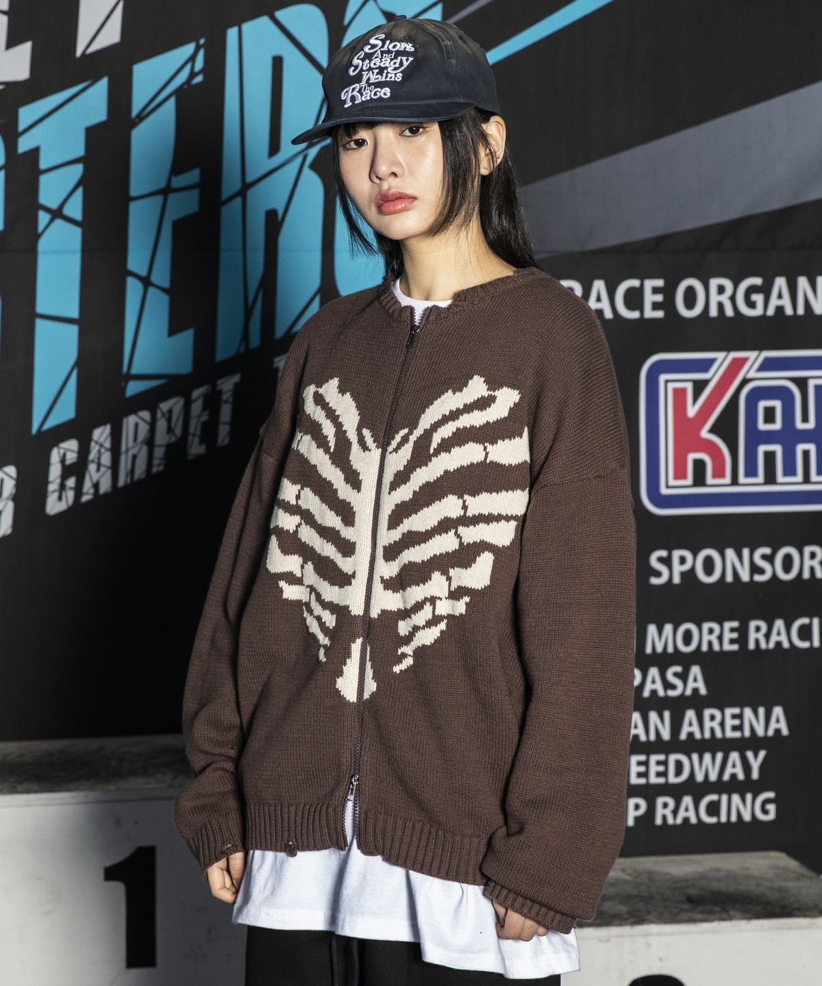 엑스톤즈(XTONZ) XTK037 보운 니트 집업 (BROWN)