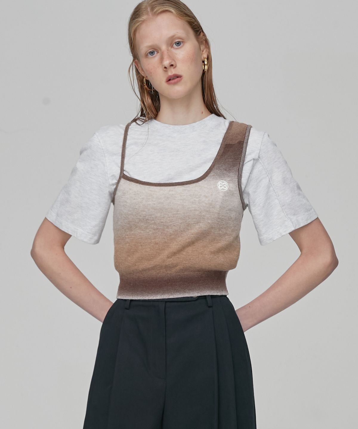 엔오르(EN OR) UNBALANCE SLEEVELESS KNIT - BROWN
