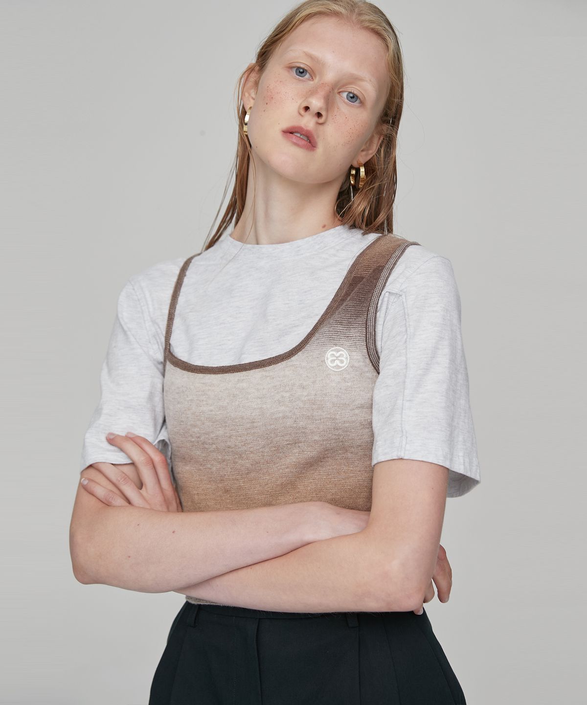 엔오르(EN OR) UNBALANCE SLEEVELESS KNIT - BROWN