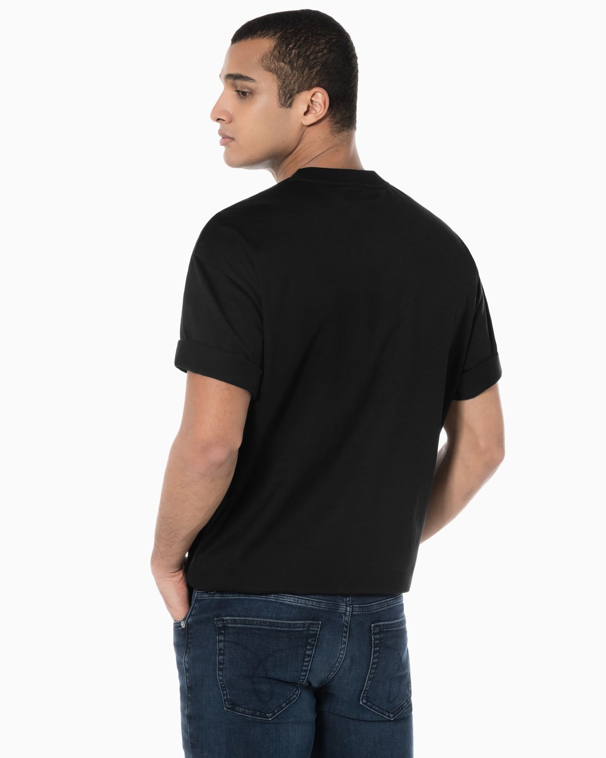 캘빈클라인 진(CALVIN KLEIN JEANS) 블랙 릴렉스핏 스탠다드 로고 크루넥 반팔 티셔츠 40HM228 UB1