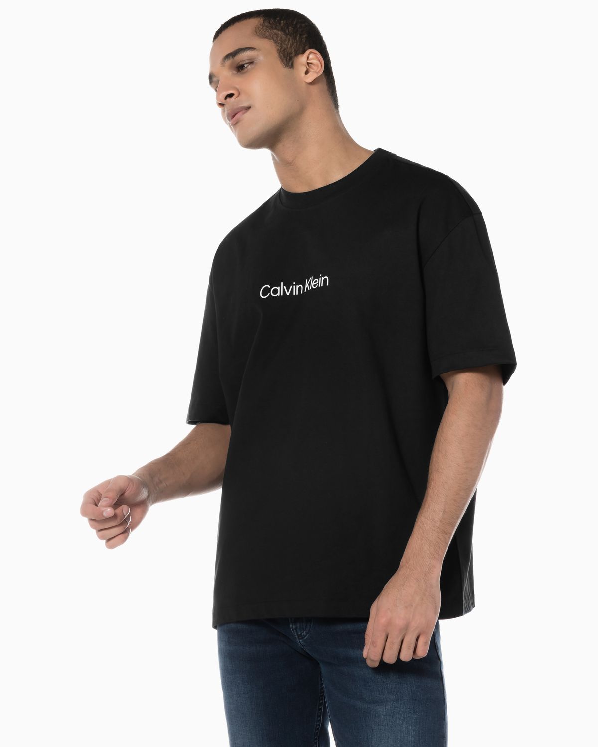 캘빈클라인 진(CALVIN KLEIN JEANS) 블랙 릴렉스핏 스탠다드 로고 크루넥 반팔 티셔츠 40HM228 UB1