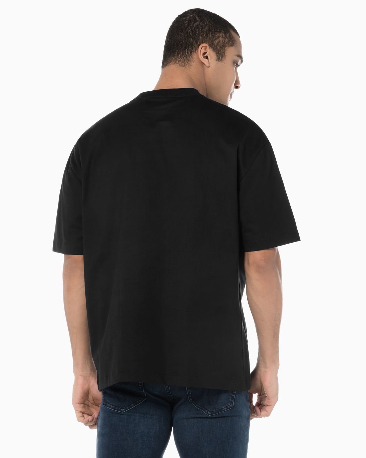 캘빈클라인 진(CALVIN KLEIN JEANS) 블랙 릴렉스핏 스탠다드 로고 크루넥 반팔 티셔츠 40HM228 UB1