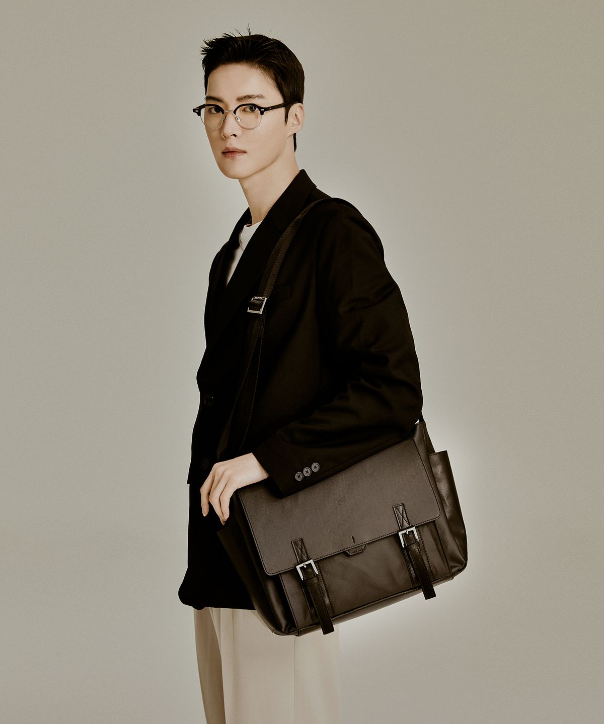 베드포드일레븐스(BEDFORD11TH) 폴리건 더블 벨티드 라지플랩 메신저 [블랙]