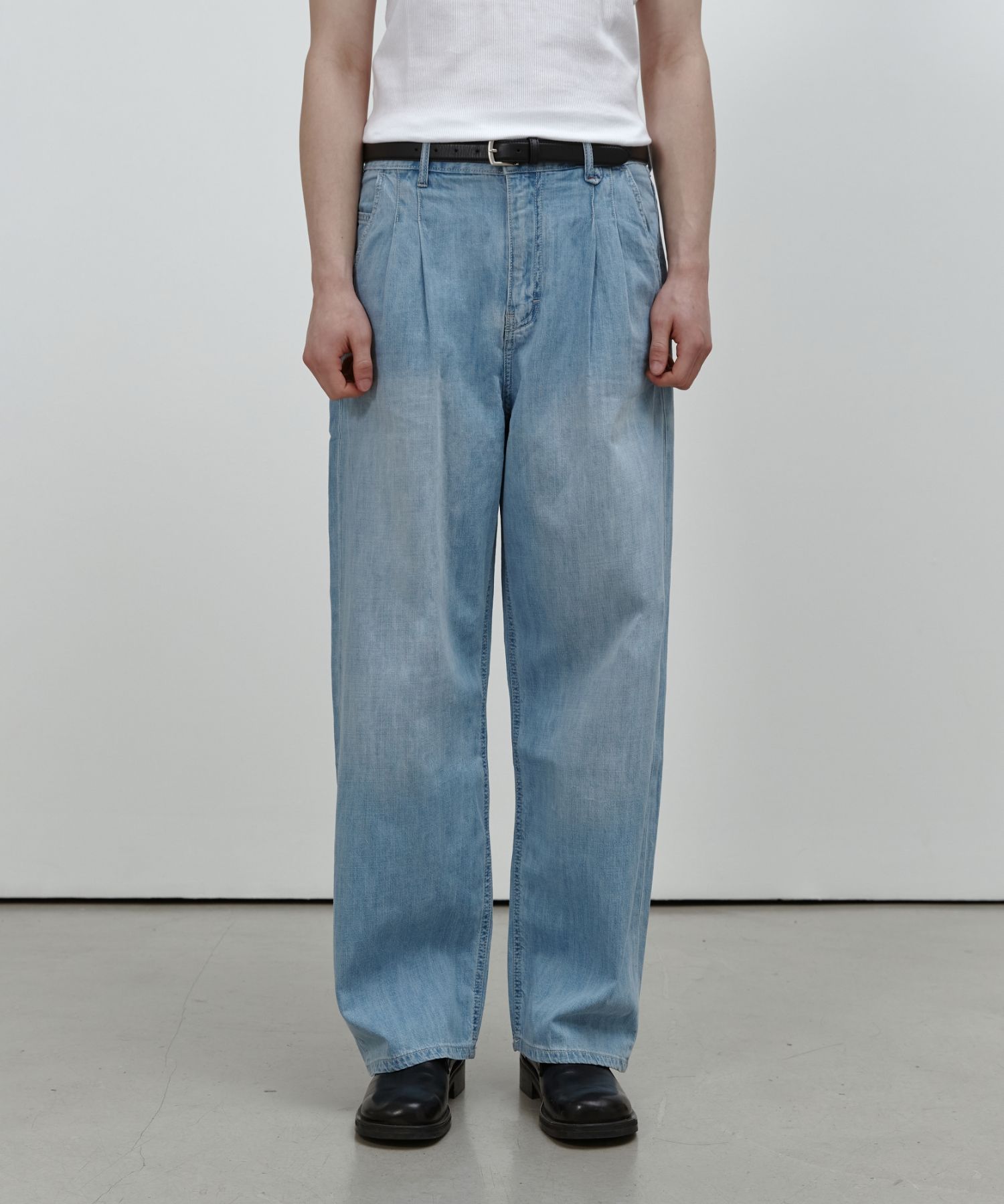 【PORTERNA】LeSon Two-Tuck Trousers PORTERNA】LeSon Two-Tuck Trousers MINOAR.COM | DOUBLE
