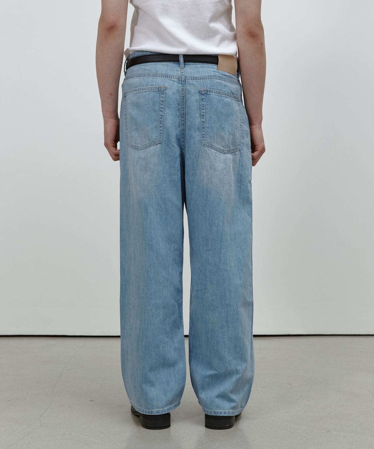 포트너스(FOTTNERS) Light Two Tuck Wide Jeans (L.Blue)