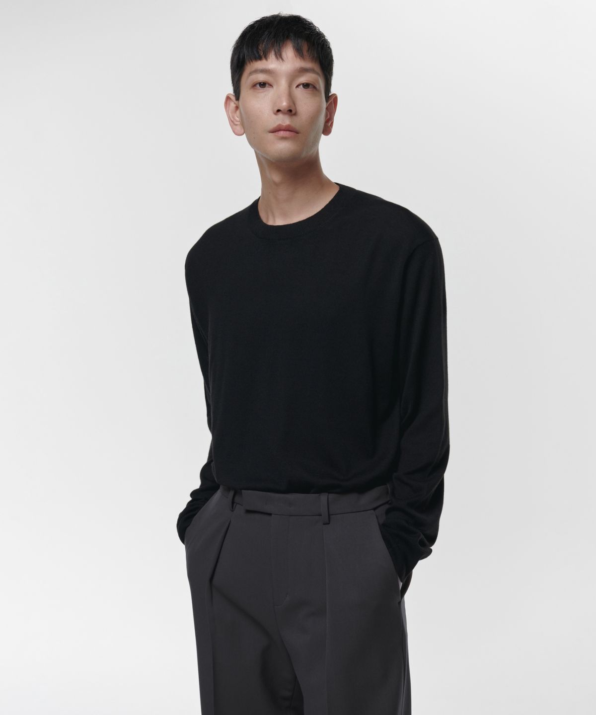 무신사 스탠다드(MUSINSA STANDARD) 리버스 원 턱 와이드 히든 밴딩 슬랙스 [건메탈]