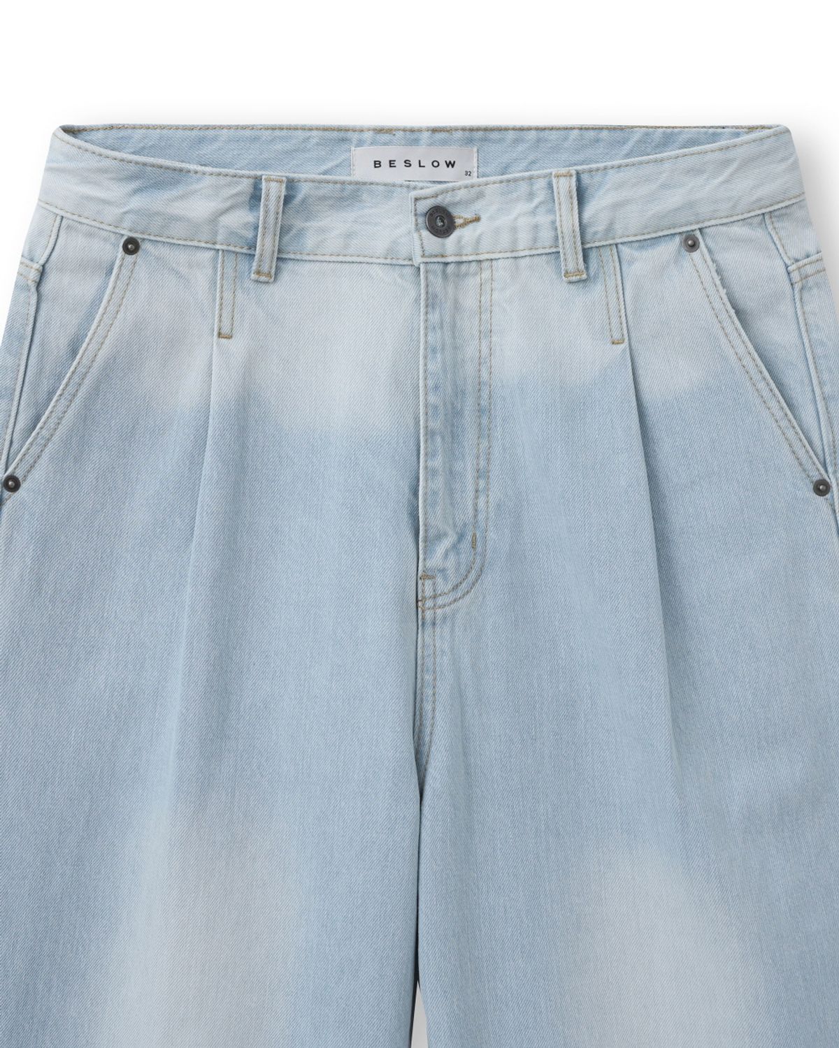 비슬로우(BESLOW) CONE MILL WASHED ONE TUCK DENIM PANTS WASHED SKY