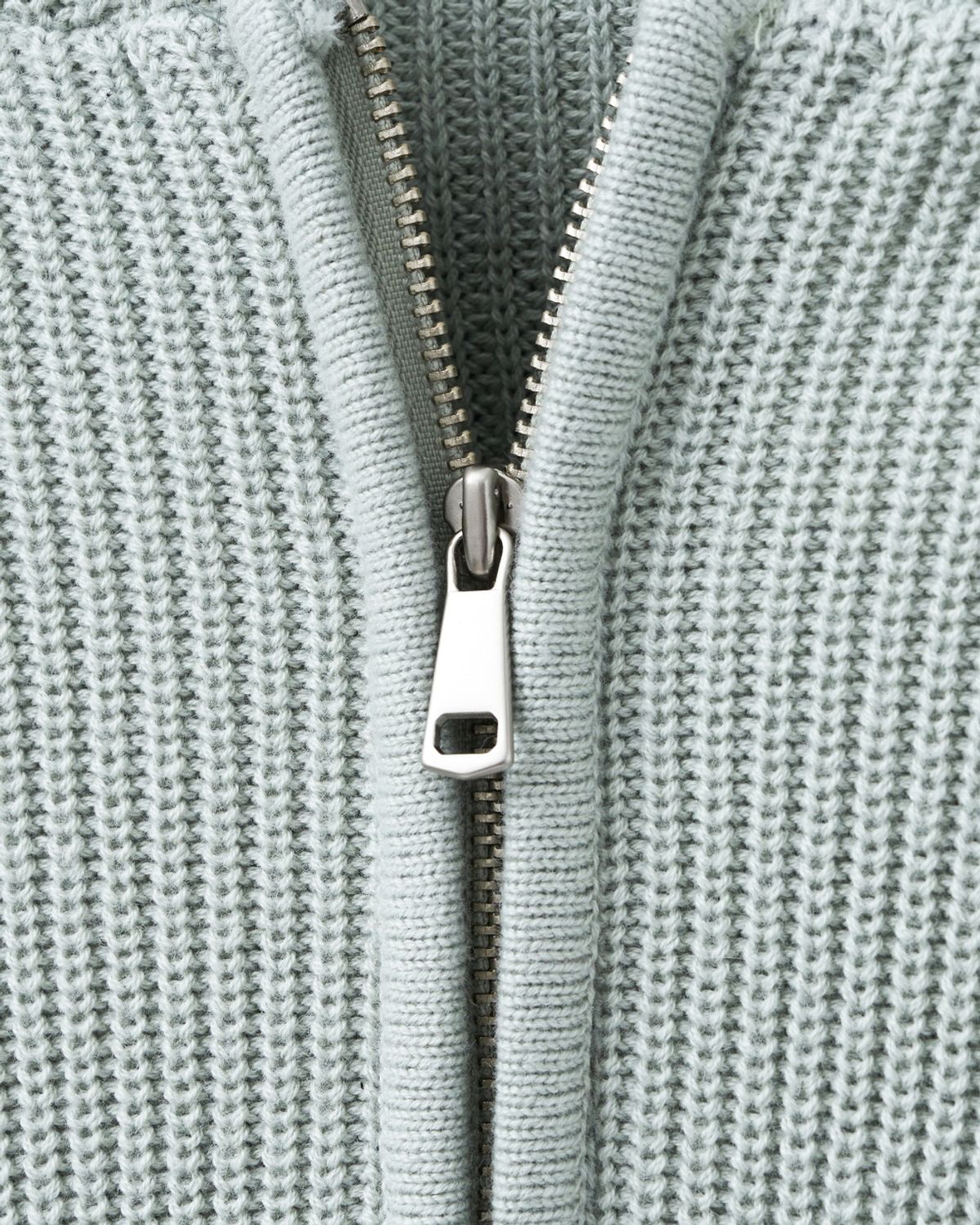 비슬로우(BESLOW) HALF ZIP-UP HOOD KNIT SAGE GREEN