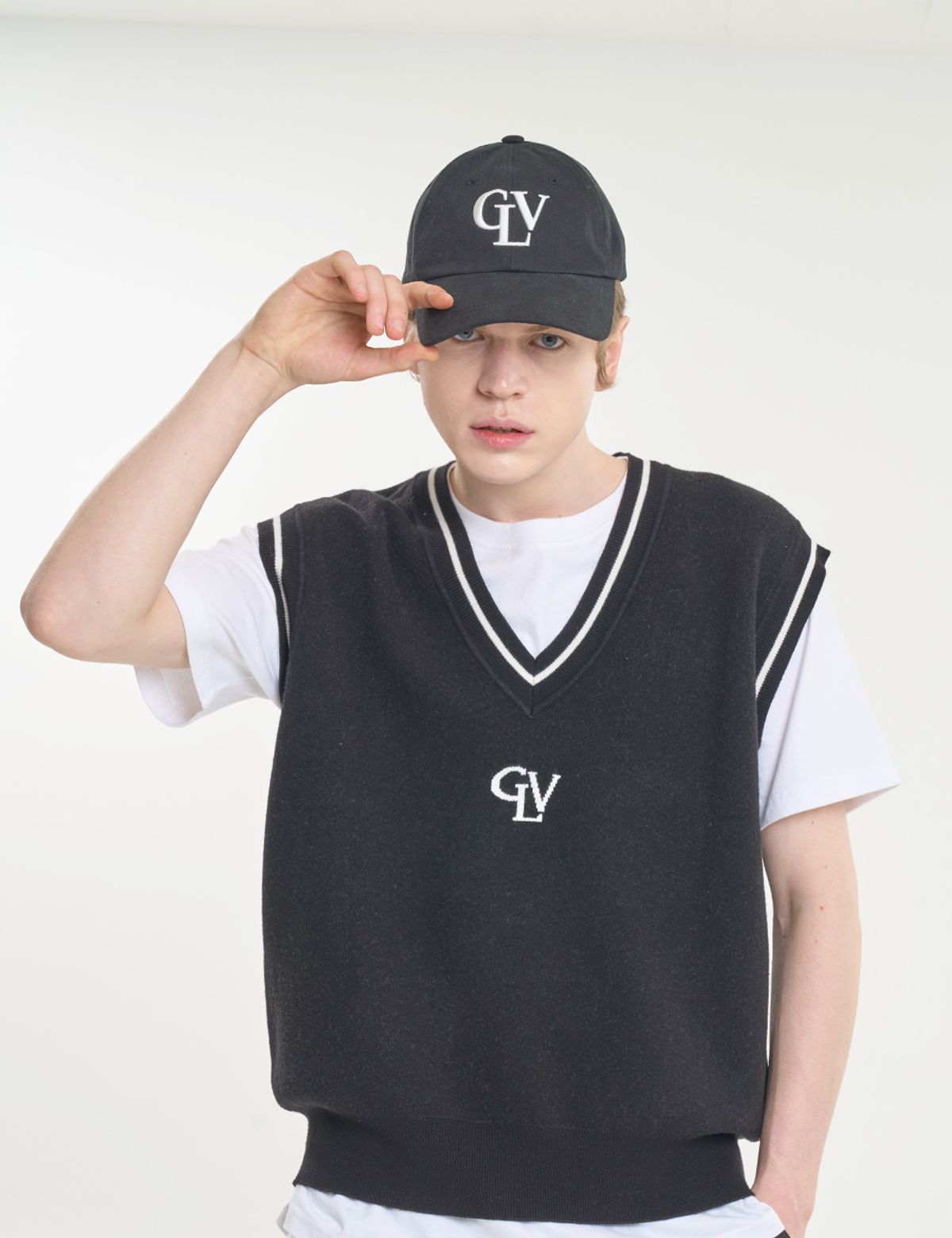 클레버필드(CLEVER FIELD) CLV 자수 엠보 볼캡 [블랙]