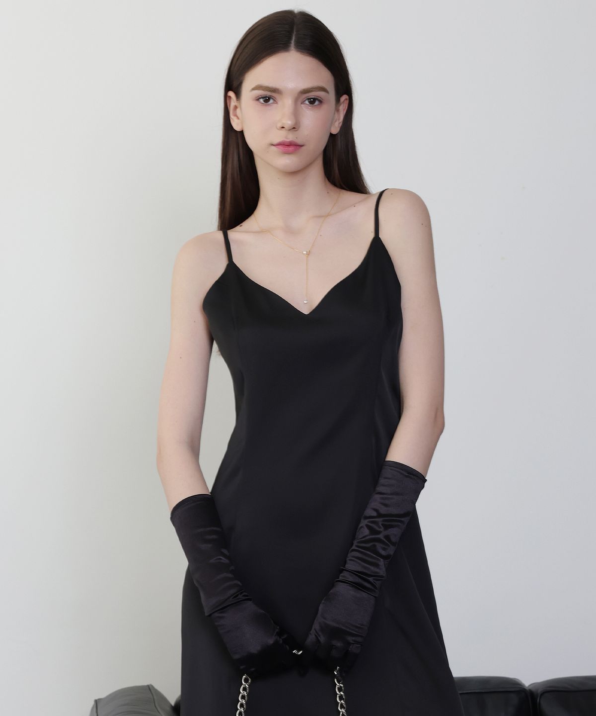 러브참(LOVECHARM) [베누스 사틴 슬립 드레스_블랙]Venus Satin Slip Dress