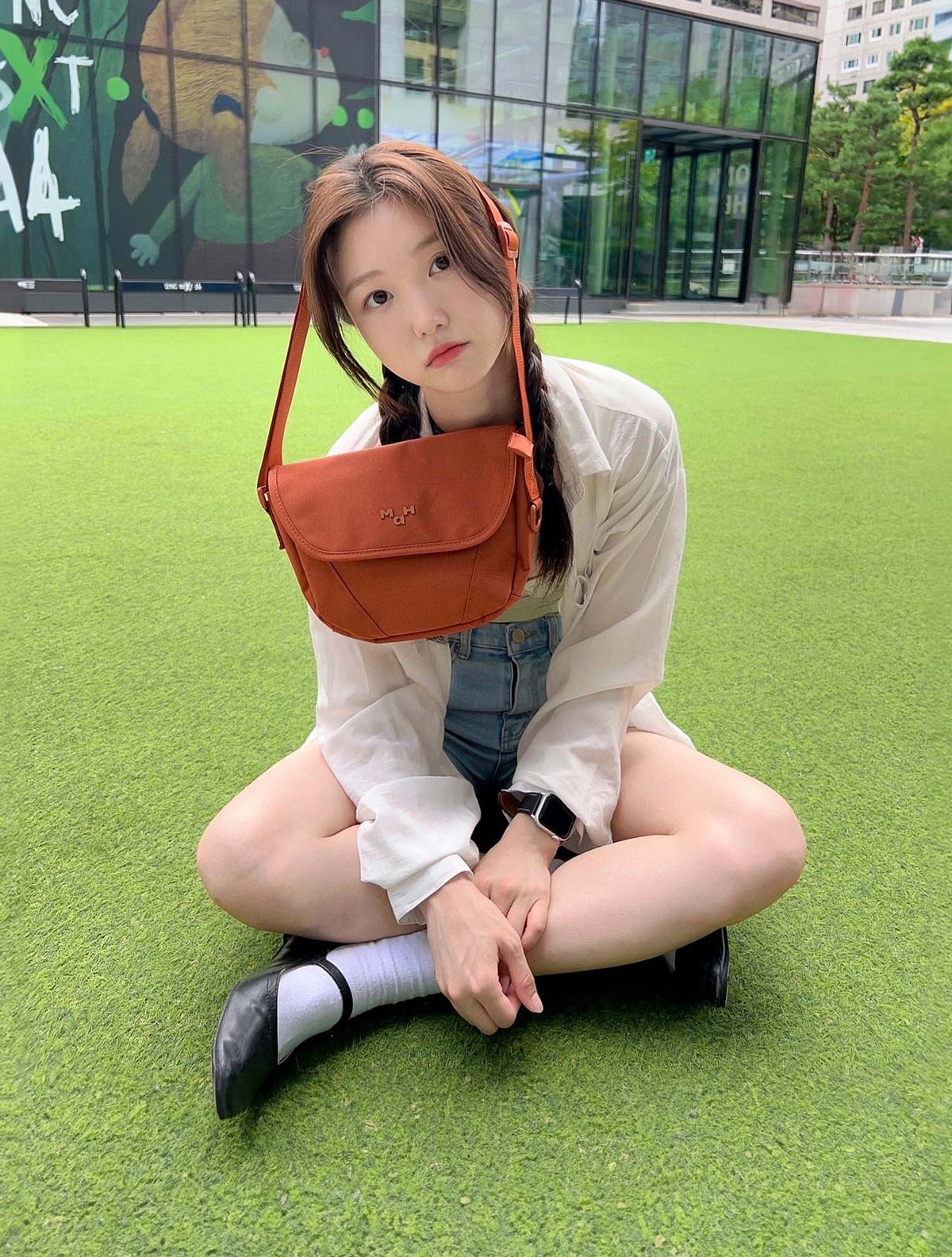 마흐(MAH) 영셔틀 크로스백 슬링백 브릭