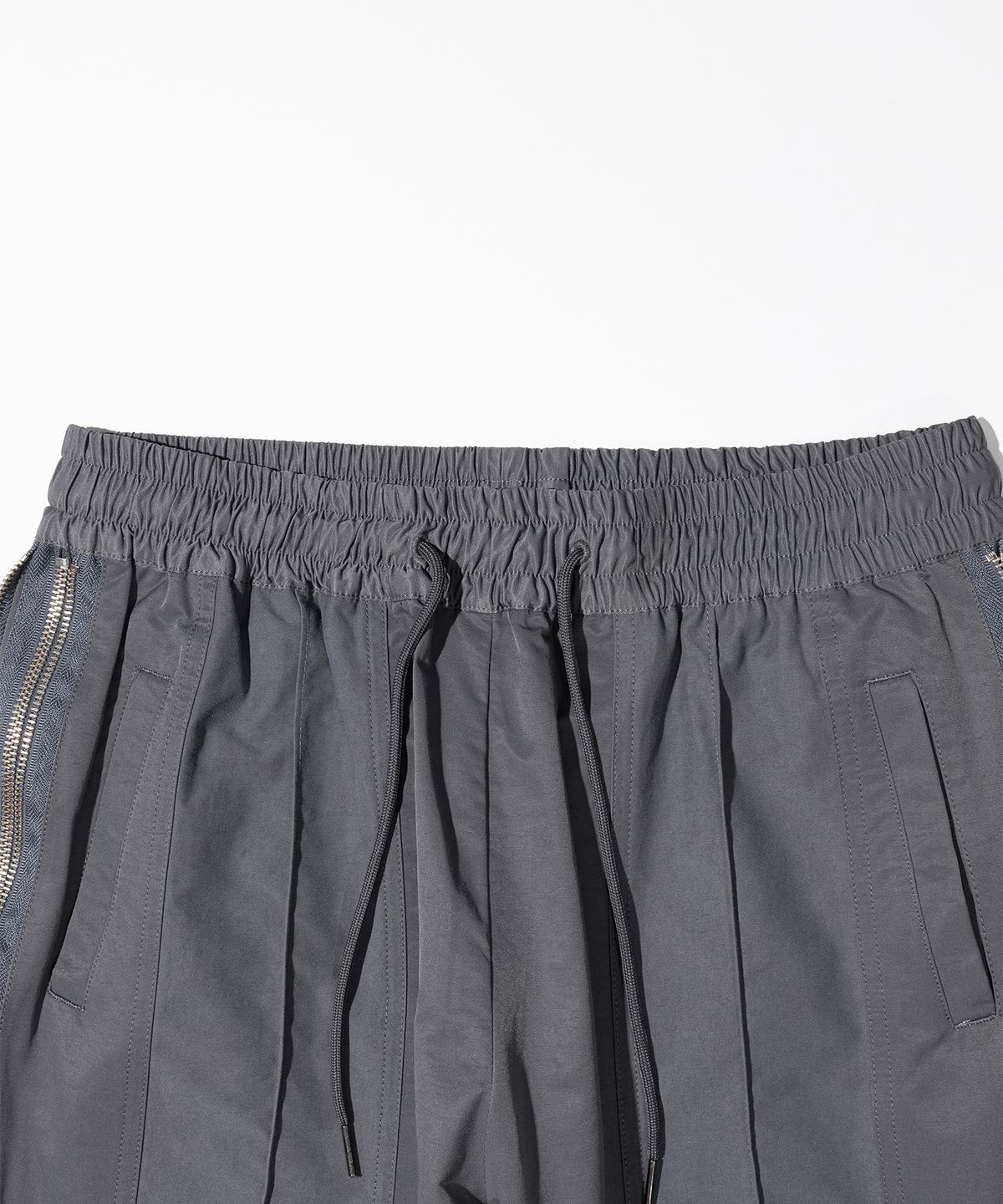 매스노운(MASSNOUN) DOUBLE LINE ZIPPER PANTS MSHTP003-GY
