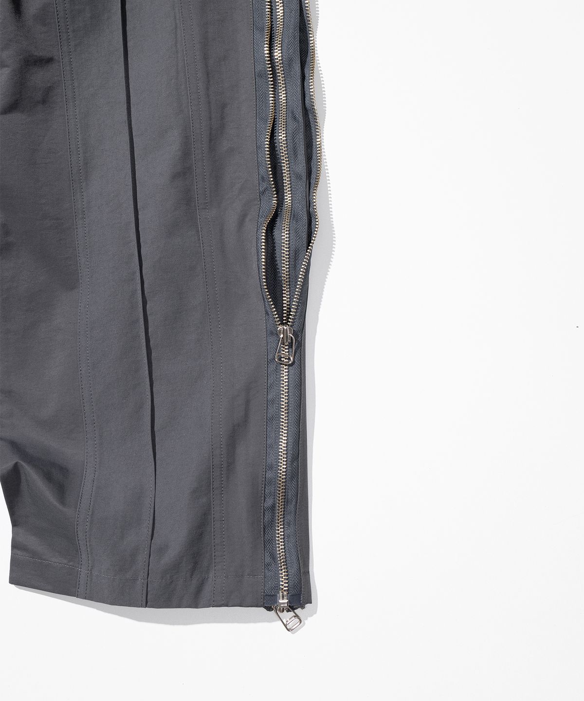 매스노운(MASSNOUN) DOUBLE LINE ZIPPER PANTS MSHTP003-GY