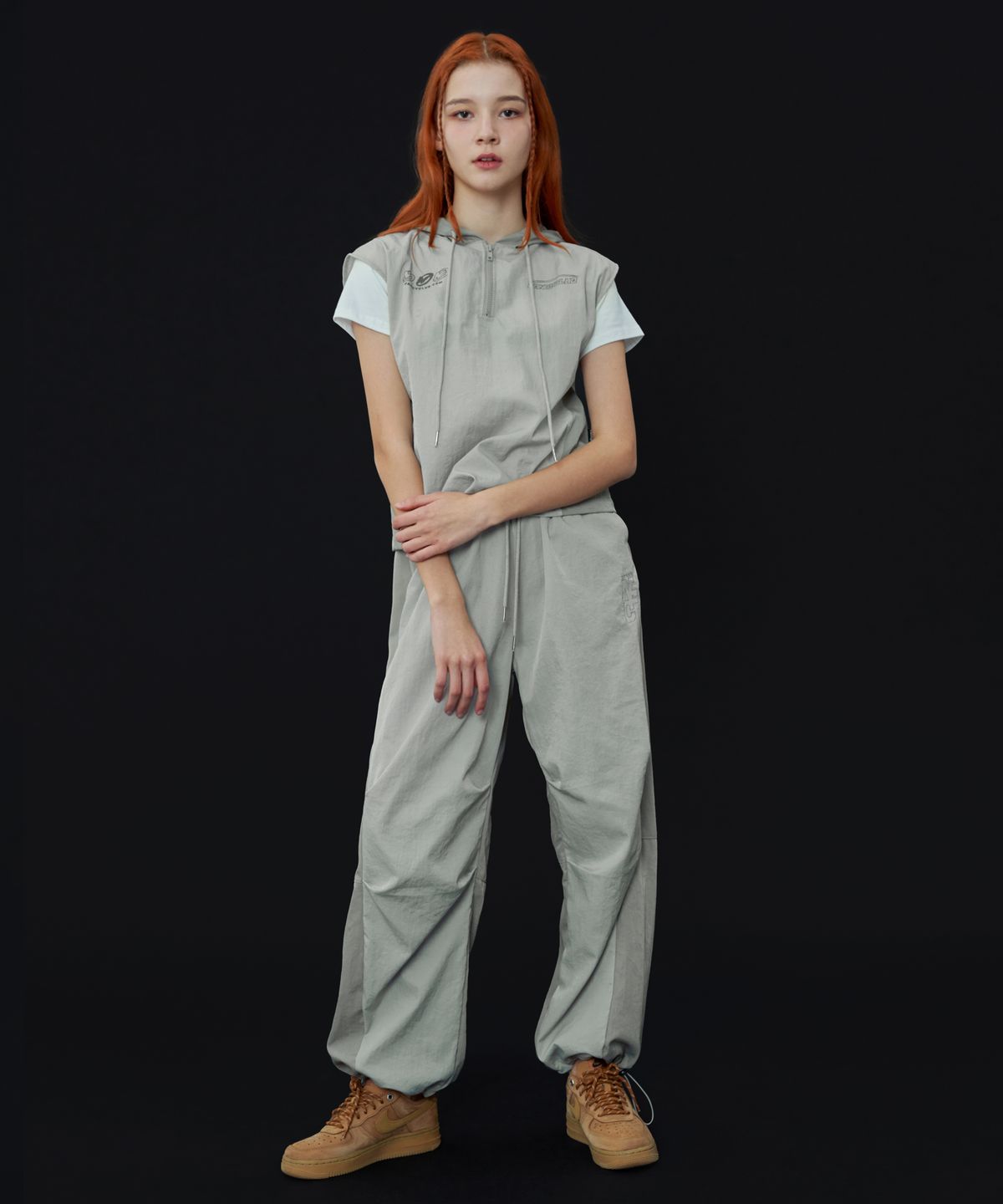 팬시클럽(FANCY CLUB) [NF] 유틸리티 나일론 핀턱 팬츠 (LIGHT GRAY)_F23QD843