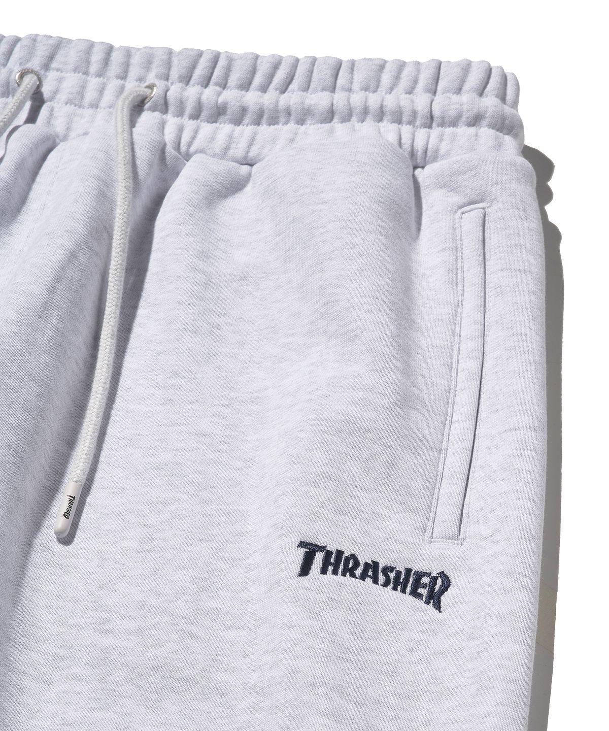 트레셔(THRASHER) 스몰 매거진 스웻 조거 팬츠 라이트 그레이