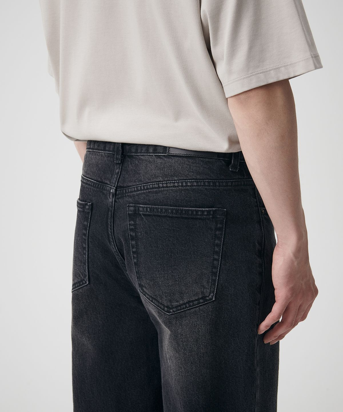 무신사 스탠다드(MUSINSA STANDARD) CALIK 레귤러 핏 데님 팬츠 [워시드 블랙]