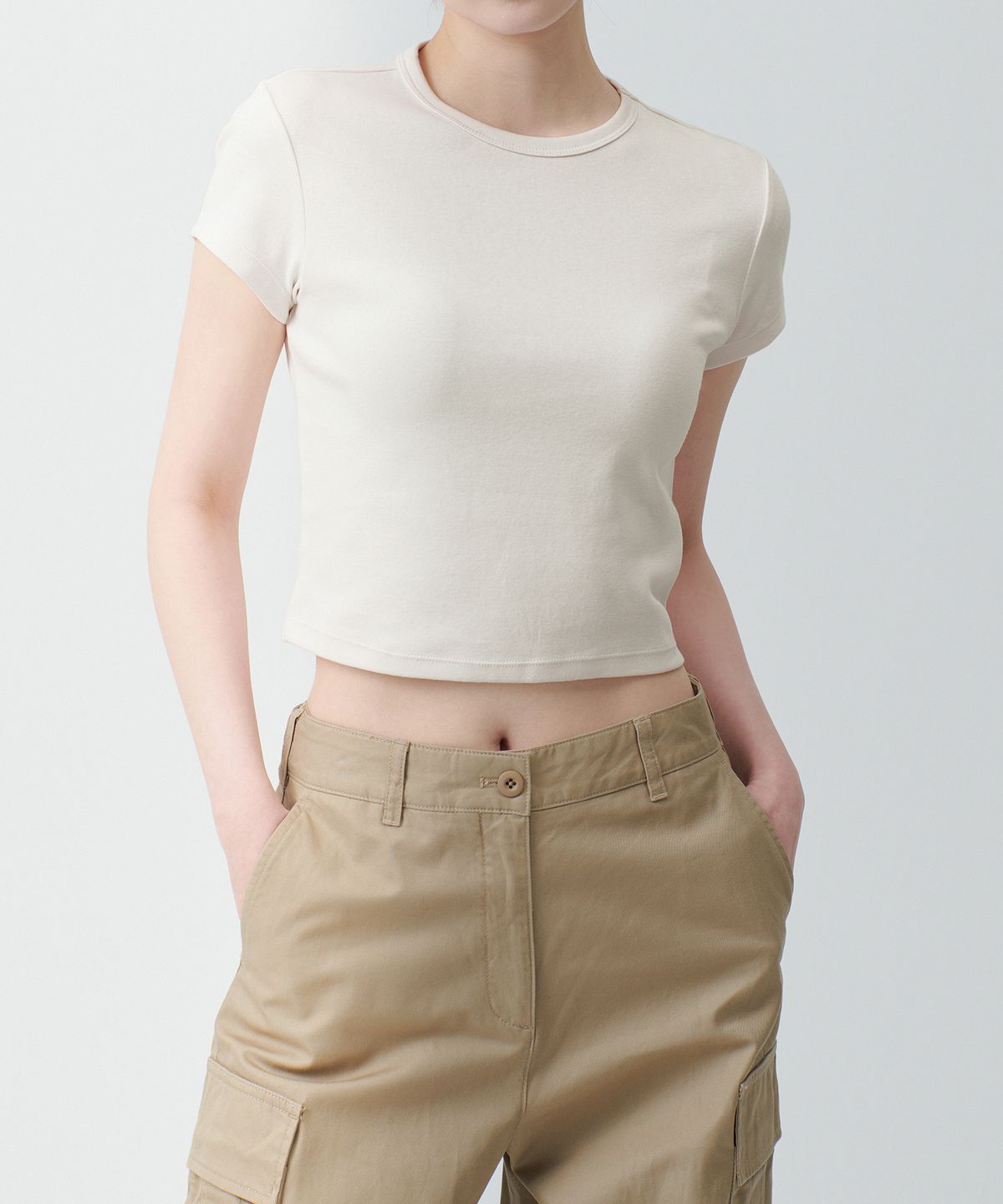 무신사 스탠다드 우먼(MUSINSA STANDARD WOMAN) 우먼즈 슬림 크롭 크루 넥 티셔츠 [크림]