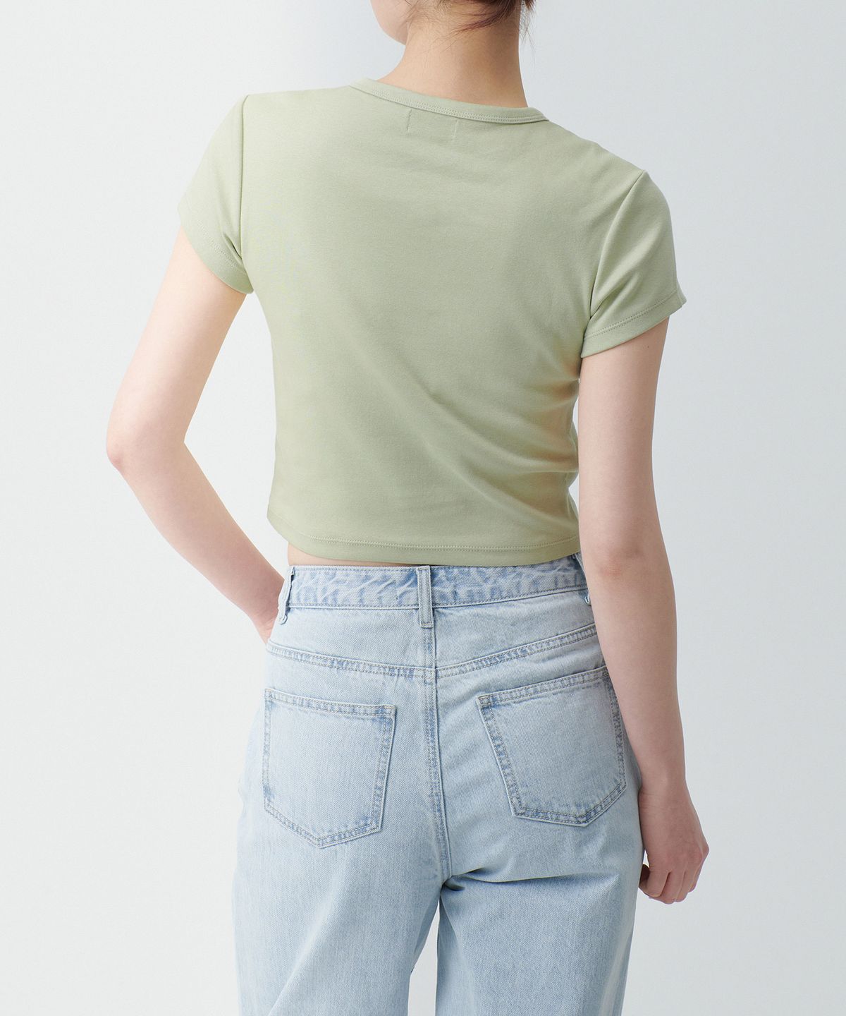 무신사 스탠다드 우먼(MUSINSA STANDARD WOMAN) 우먼즈 슬림 크롭 크루 넥 티셔츠 [페일 그린]