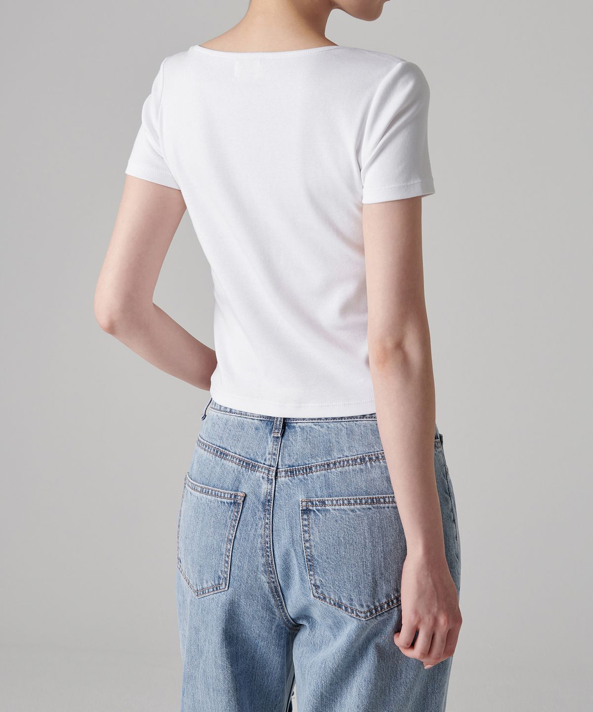 무신사 스탠다드 우먼(MUSINSA STANDARD WOMAN) 우먼즈 슬림 스퀘어 넥 티셔츠 [화이트]