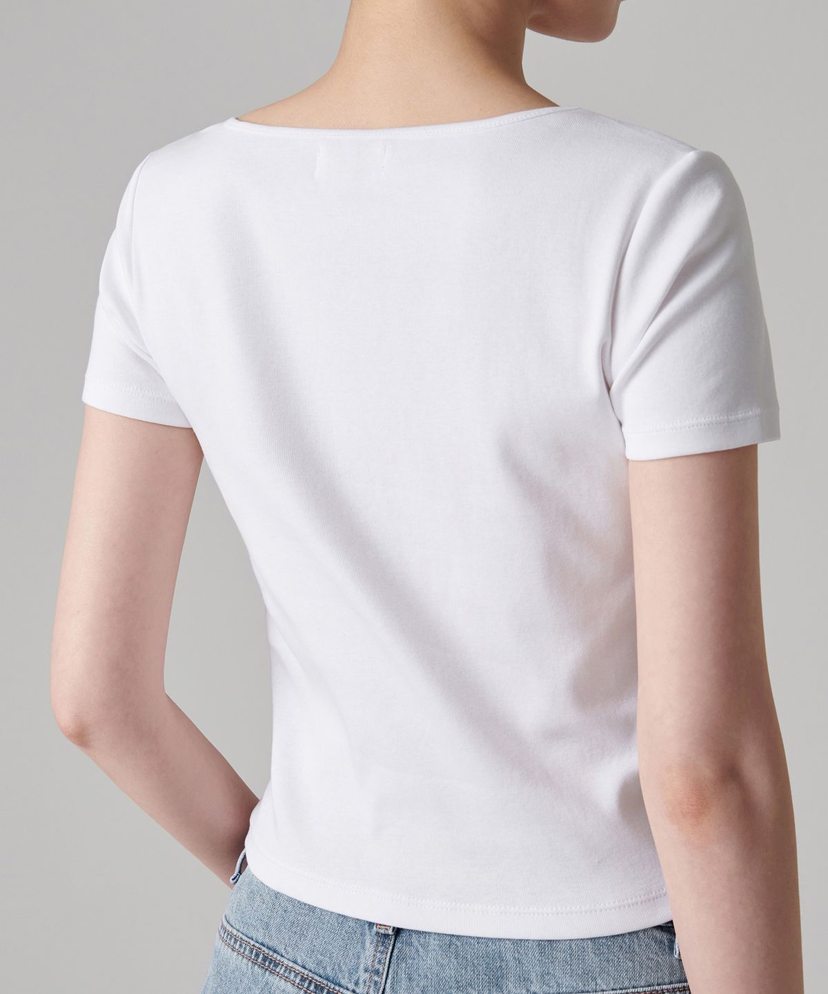 무신사 스탠다드 우먼(MUSINSA STANDARD WOMAN) 우먼즈 슬림 스퀘어 넥 티셔츠 [화이트]