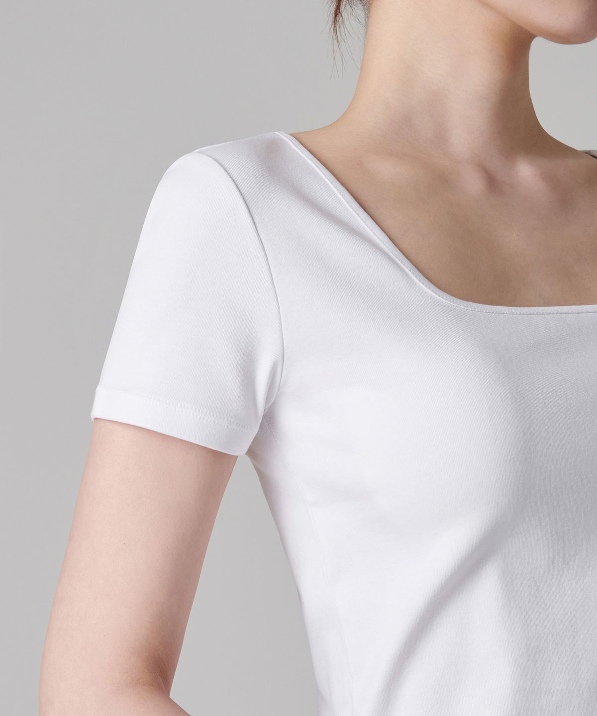 무신사 스탠다드 우먼(MUSINSA STANDARD WOMAN) 우먼즈 슬림 스퀘어 넥 티셔츠 [화이트]
