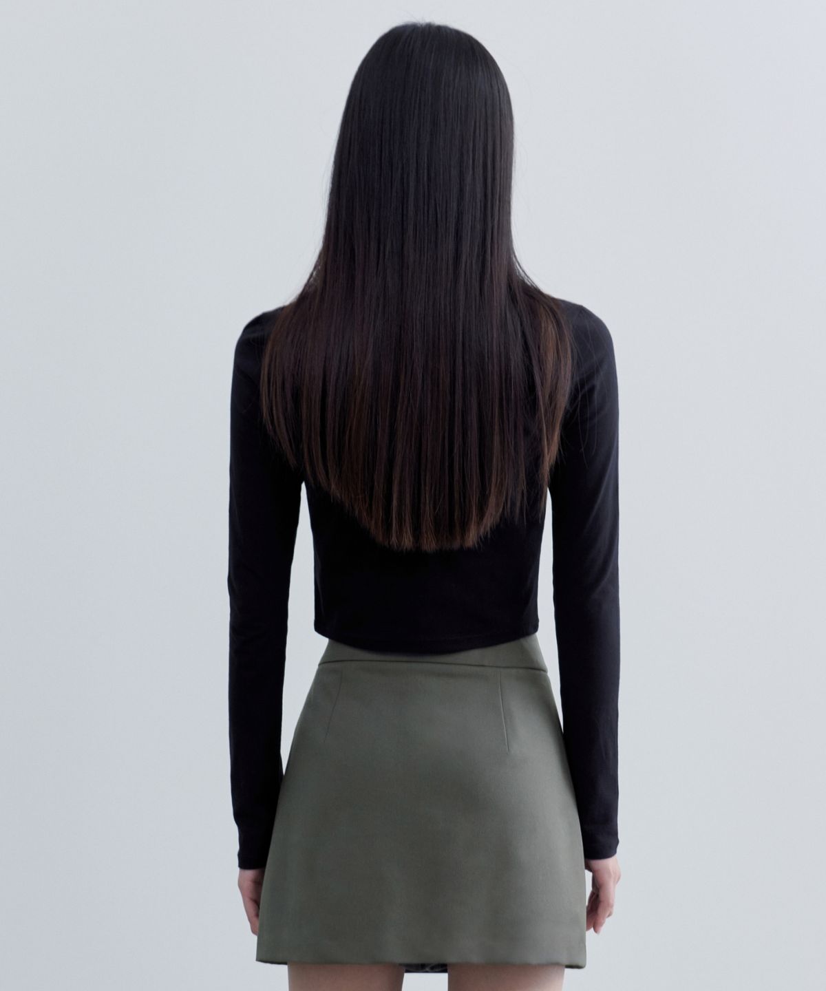 무신사 스탠다드 우먼(MUSINSA STANDARD WOMAN) 우먼즈 슬림 크롭 스퀘어 넥 긴소매 티셔츠 [블랙]