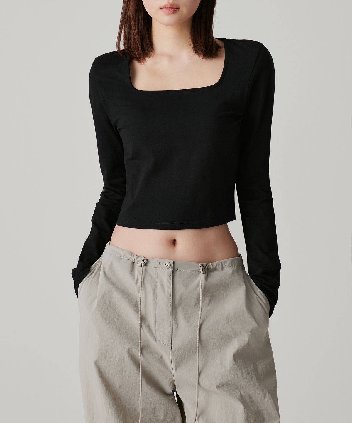 무신사 스탠다드 우먼(MUSINSA STANDARD WOMAN) 우먼즈 슬림 크롭 스퀘어 넥 긴소매 티셔츠 [블랙]