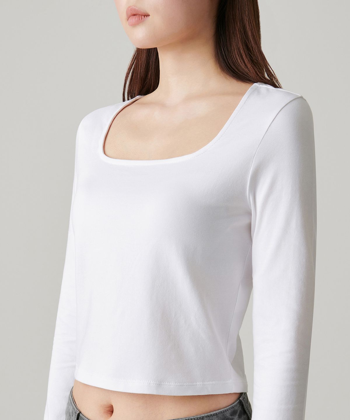 무신사 스탠다드 우먼(MUSINSA STANDARD WOMAN) 우먼즈 슬림 크롭 스퀘어 넥 긴소매 티셔츠 [화이트]