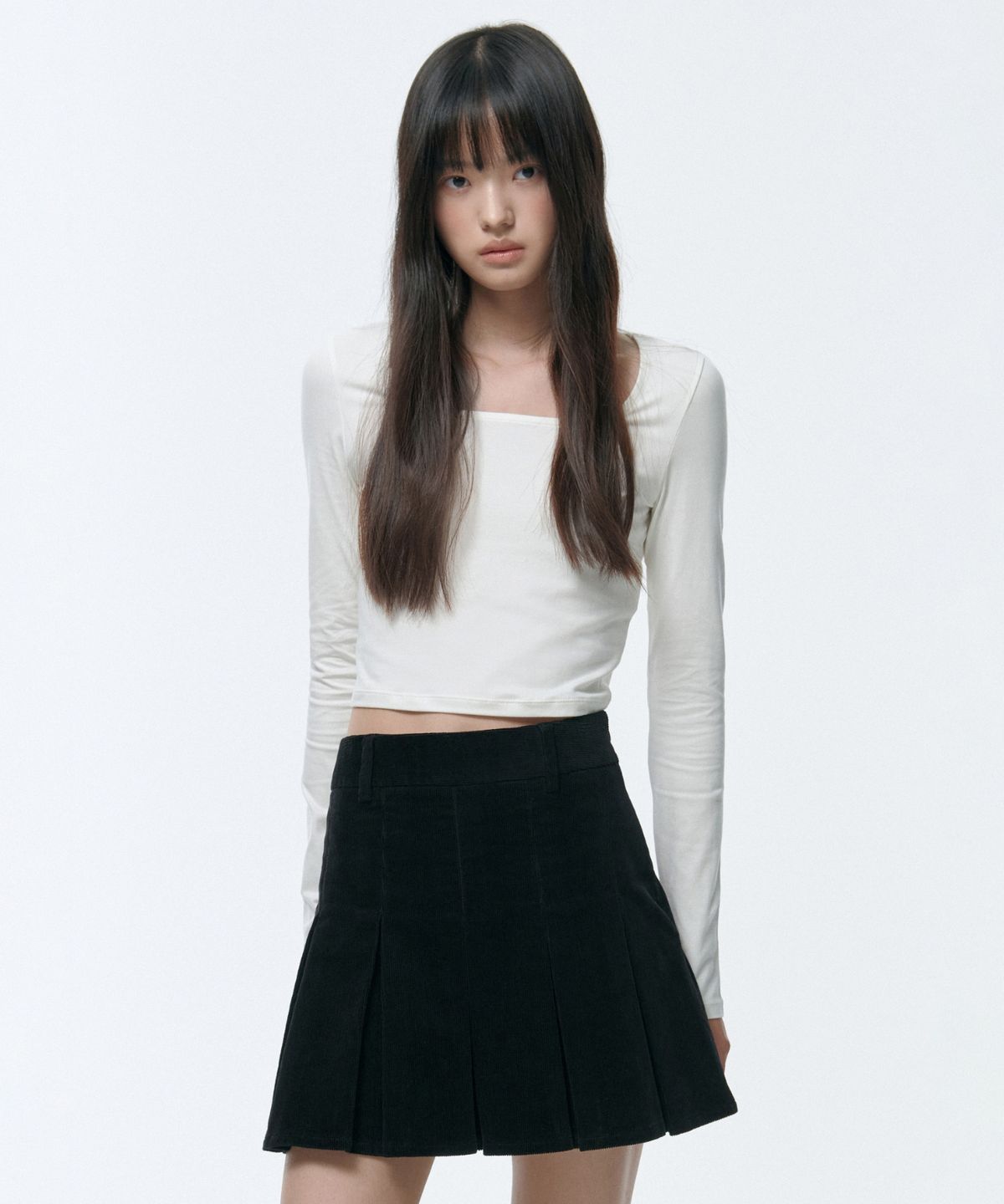 무신사 스탠다드 우먼(MUSINSA STANDARD WOMAN) 우먼즈 슬림 크롭 스퀘어 넥 긴소매 티셔츠 [크림]