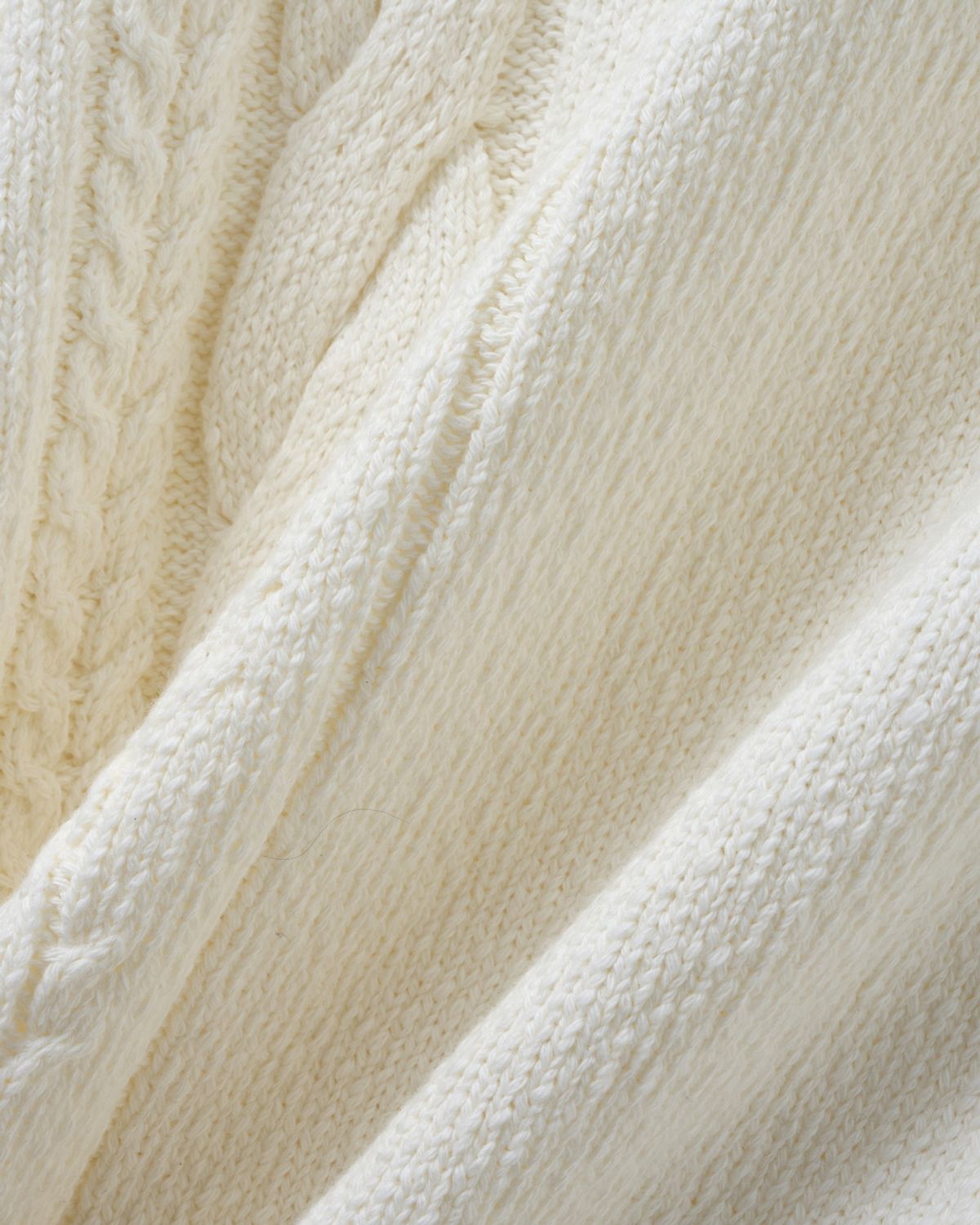 비슬로우(BESLOW) DIAGONAL CABLE CARDIGAN CREAM
