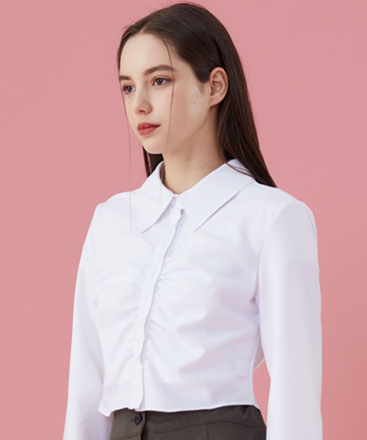 콜릿(KOLEAT) WOMEN 크롭 슬림 셔링 긴팔셔츠 [WHITE] 부츠컷 소매 ver.