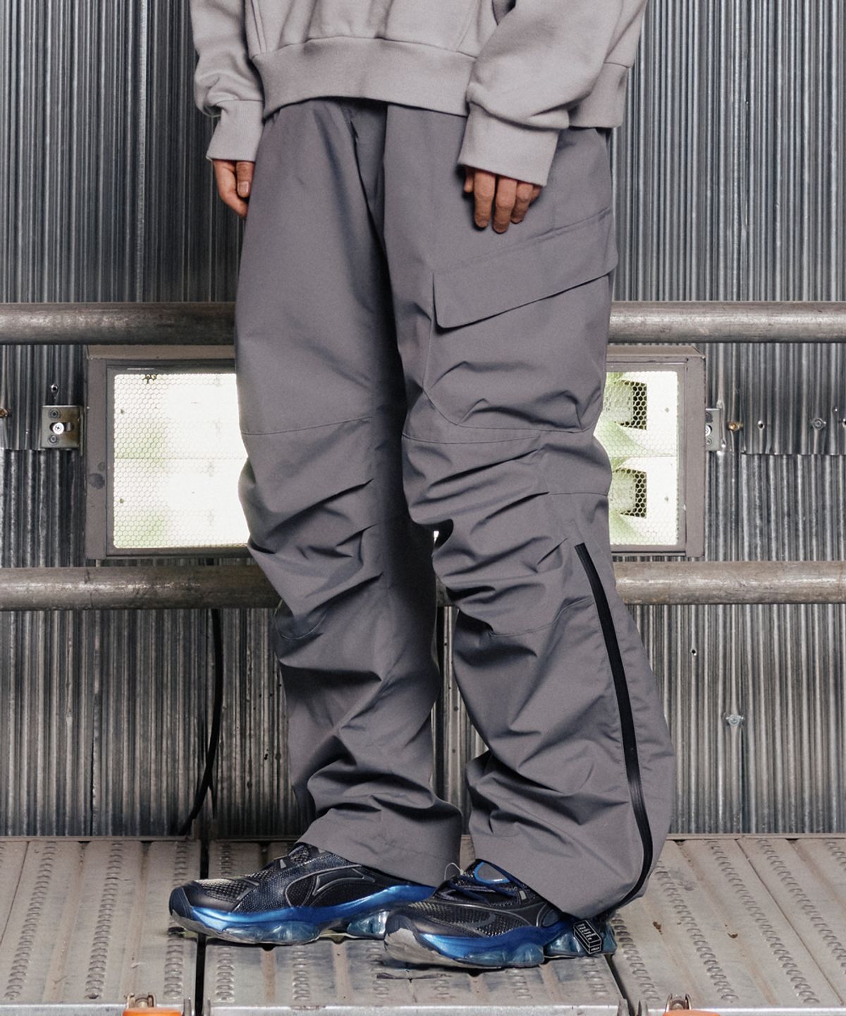 그레일즈(GRAILZ) PINTUCK NYLON PANTS [GREY]