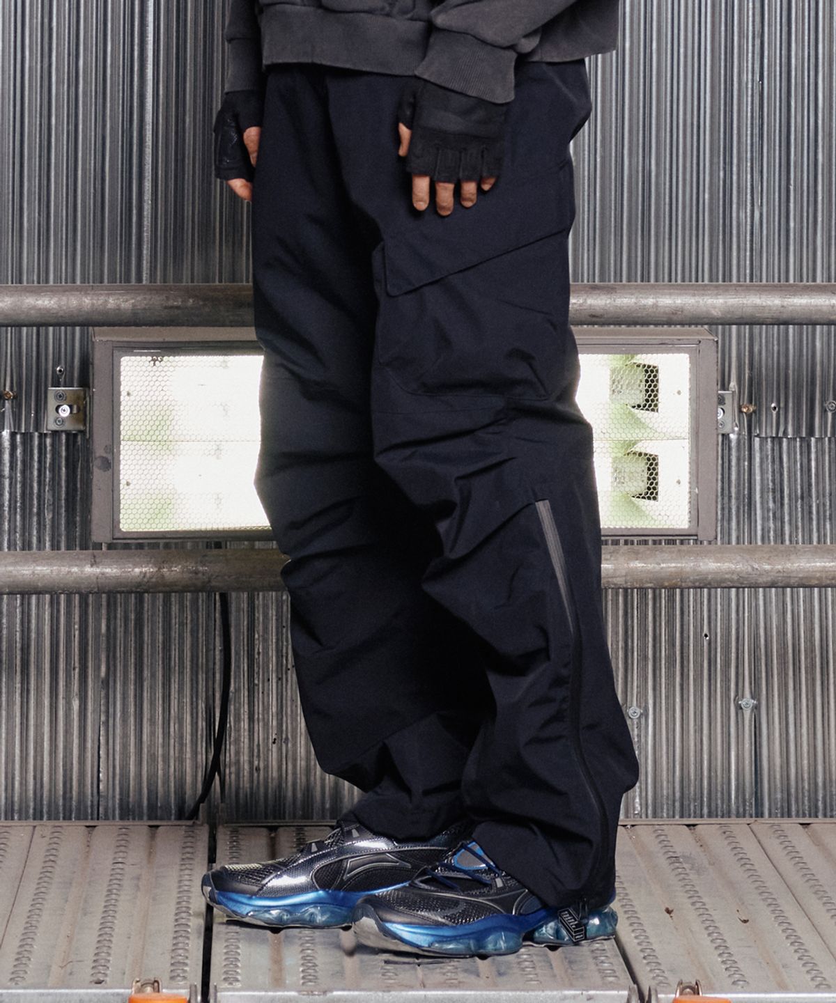 그레일즈(GRAILZ) PINTUCK NYLON PANTS [BLACK]