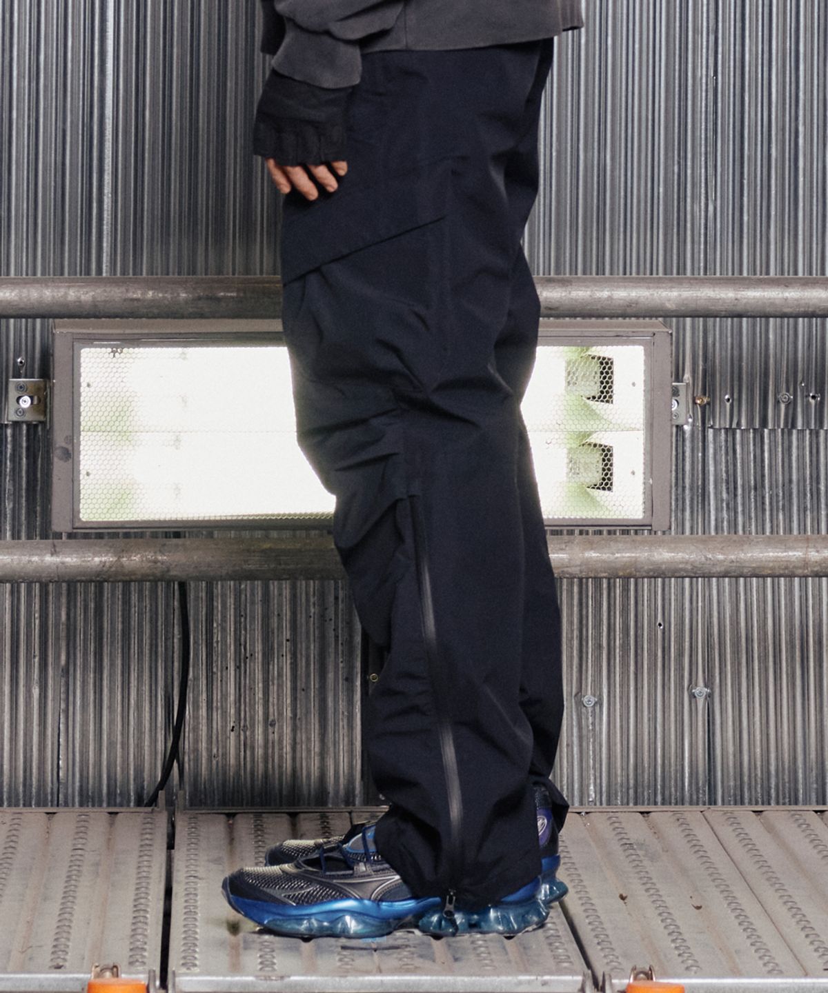 그레일즈(GRAILZ) PINTUCK NYLON PANTS [BLACK]