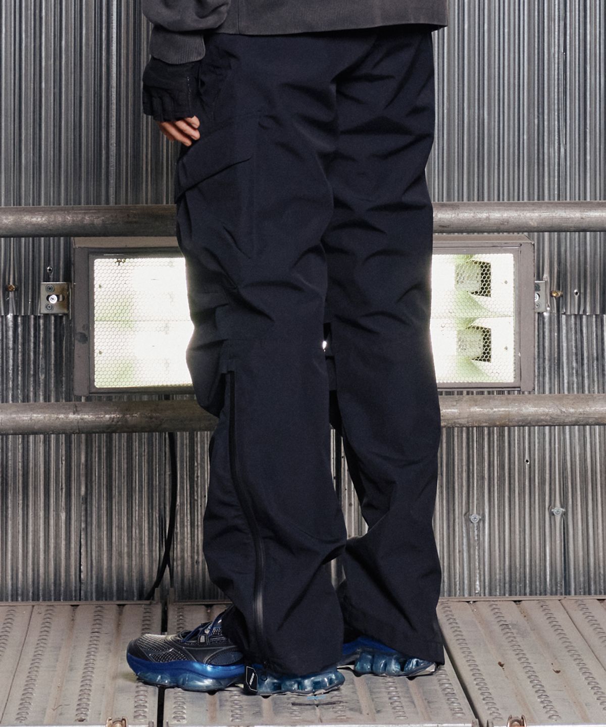 그레일즈(GRAILZ) PINTUCK NYLON PANTS [BLACK]