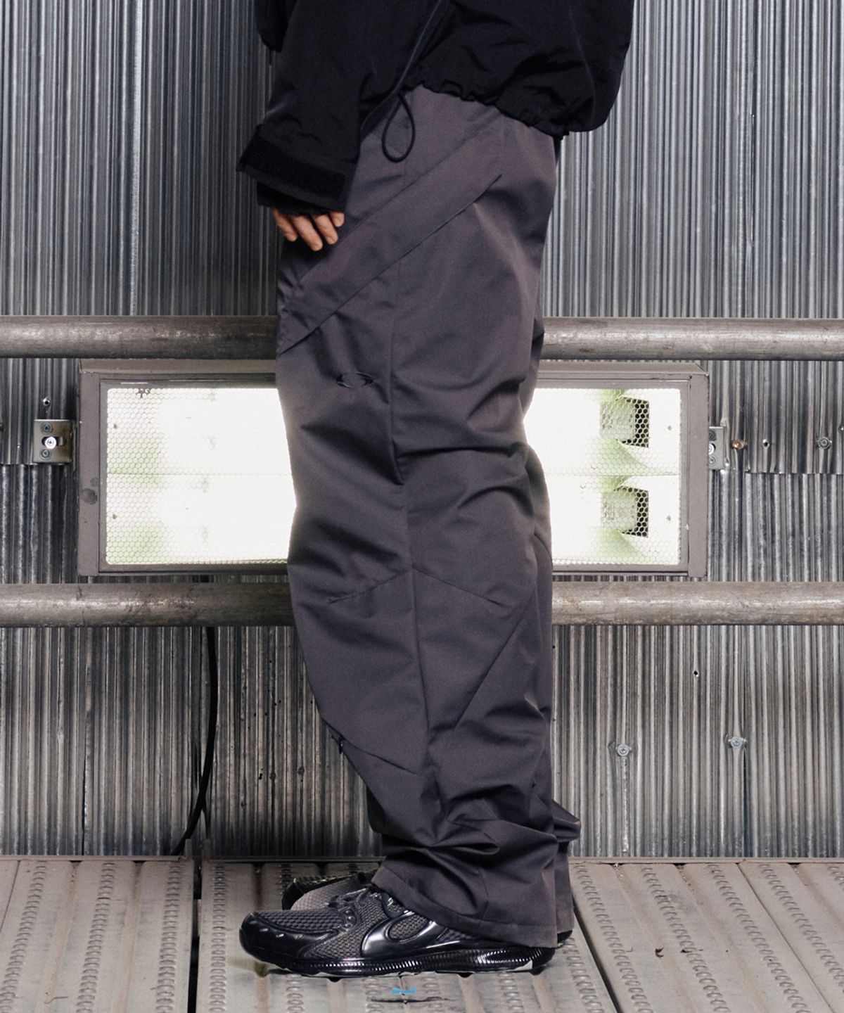 그레일즈(GRAILZ) SURPLUS NYLON PANTS [CHARCOAL]