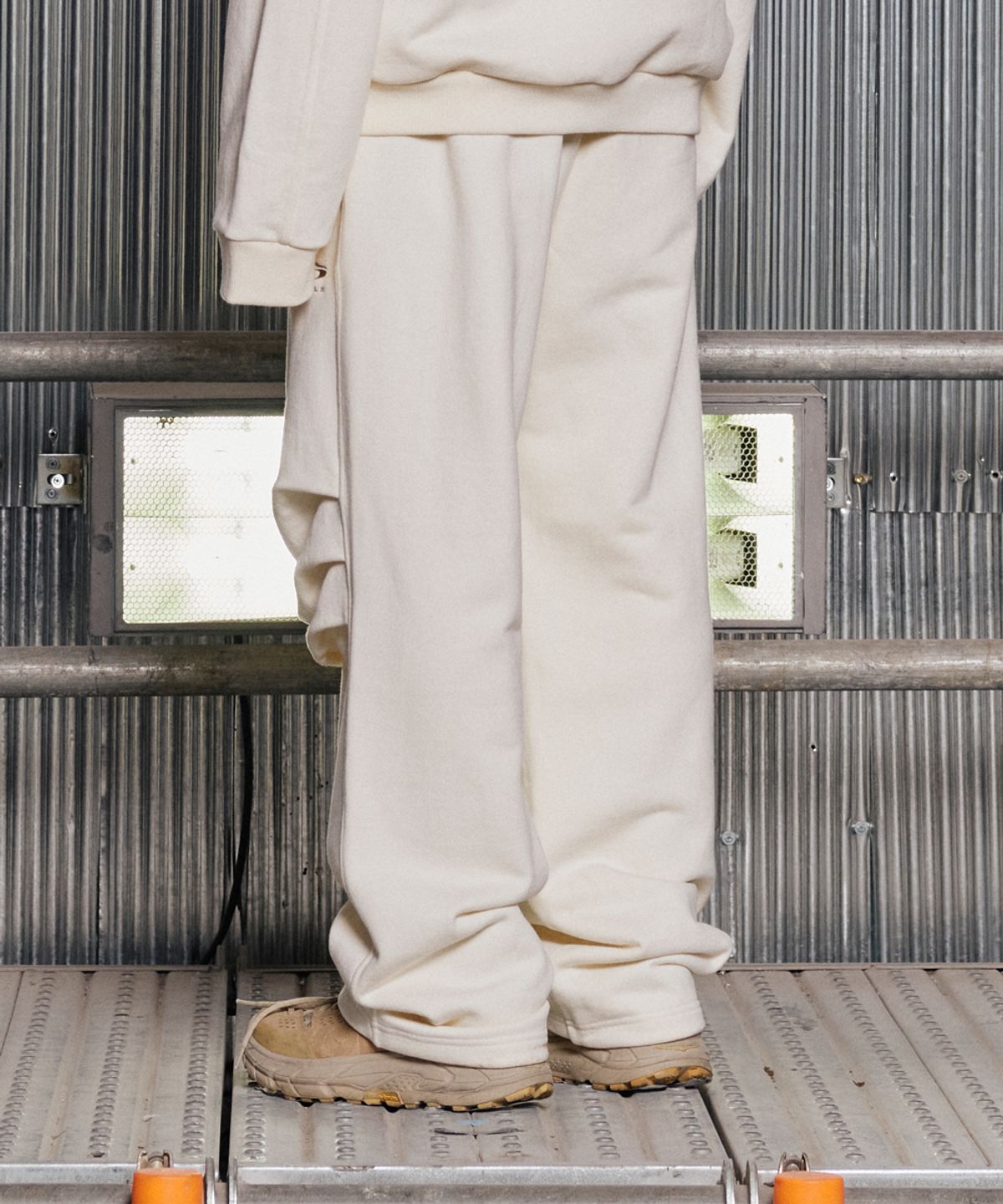 그레일즈(GRAILZ) ESSENTIAL PINTUCK DRAWSTRING PANTS [CREAM]