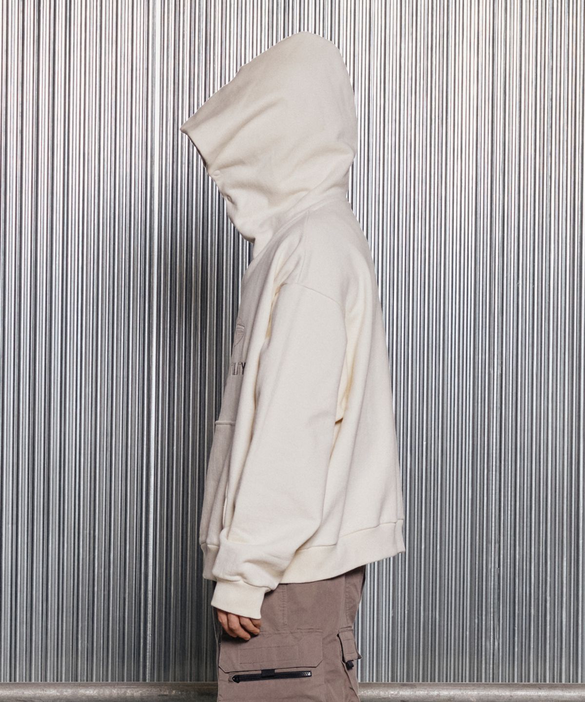 그레일즈(GRAILZ) OVAL LOGO HOODIE [CREAM]