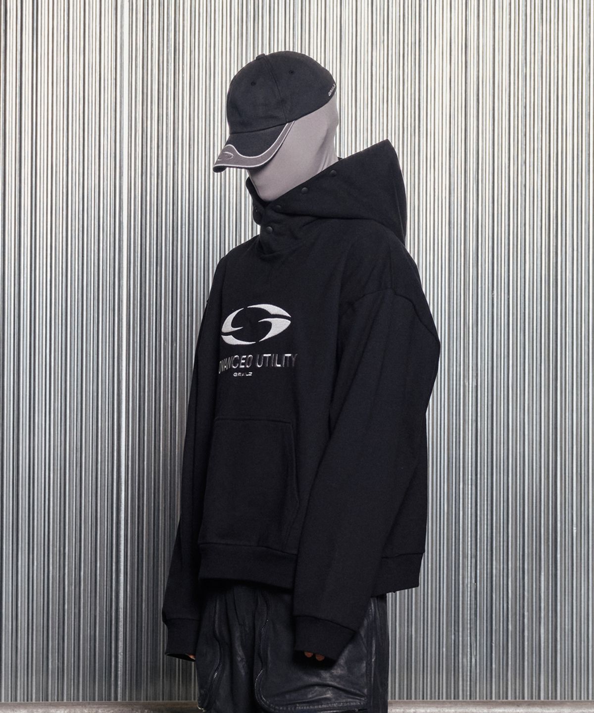 그레일즈(GRAILZ) OVAL LOGO HOODIE [BLACK]