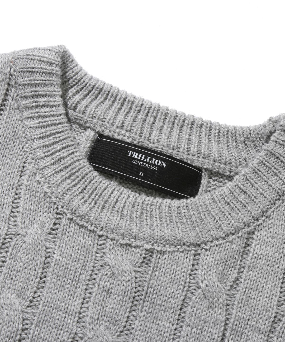 트릴리온(TRILLION) 워셔블 보트자수 케이블 크루넥 니트 (NEUTRAL GRAY)