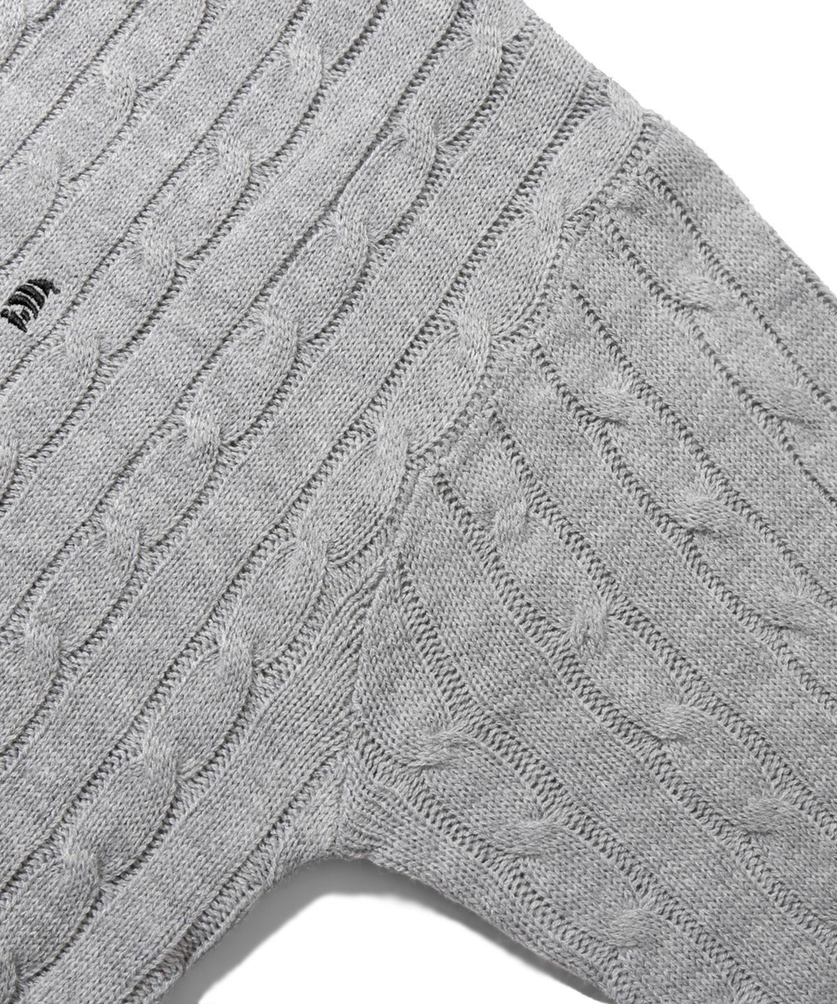 트릴리온(TRILLION) 워셔블 보트자수 케이블 크루넥 니트 (NEUTRAL GRAY)