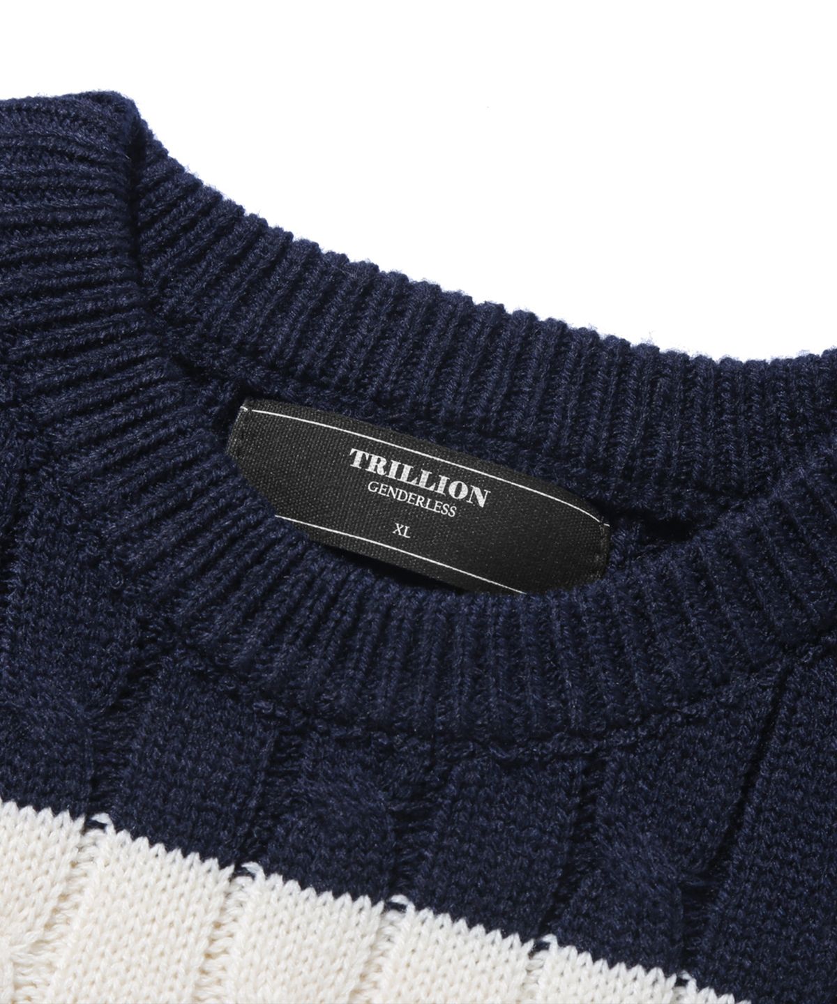 트릴리온(TRILLION) 워셔블 보트자수 케이블 크루넥 니트 (NAVY STRIPE)