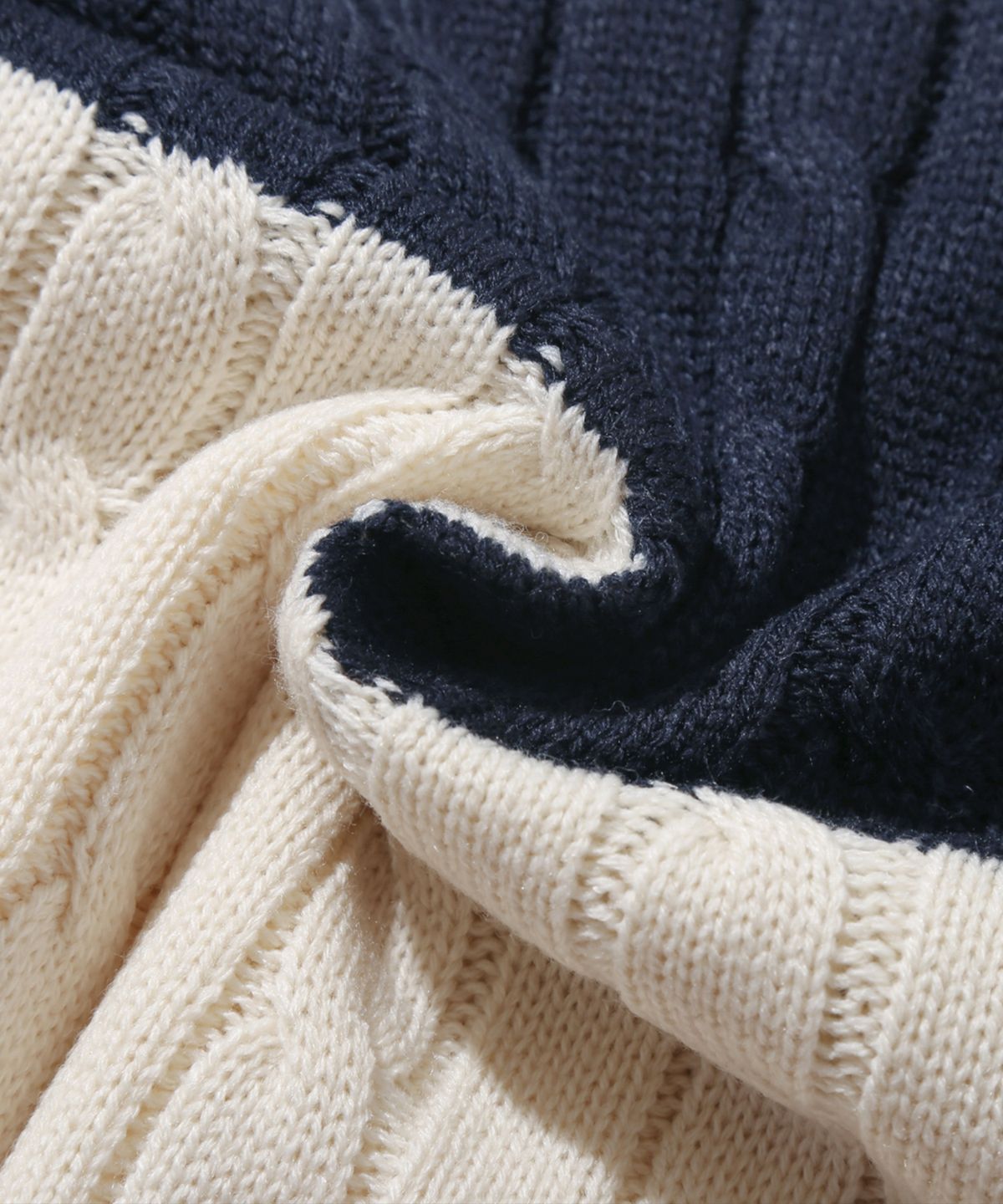 트릴리온(TRILLION) 워셔블 보트자수 케이블 크루넥 니트 (NAVY STRIPE)