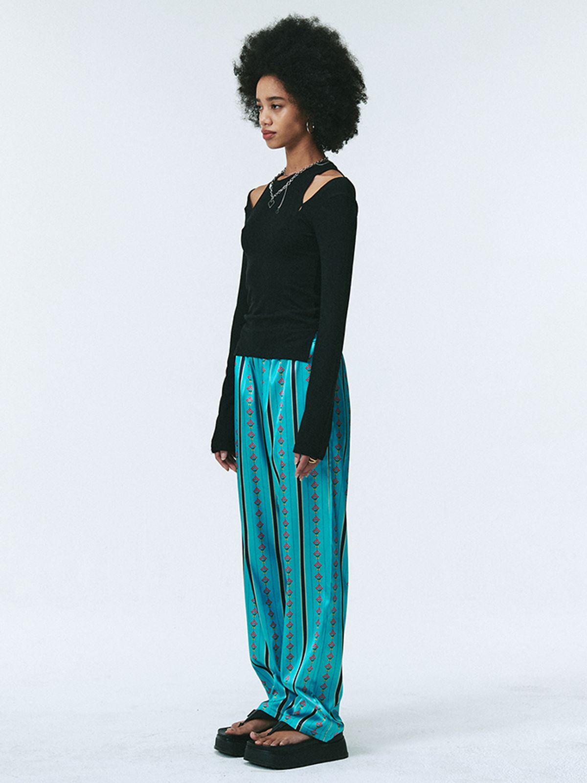 에즈이프 캘리(ASIF CALIE) RIB SLIT LONG SLEEVE BLACK