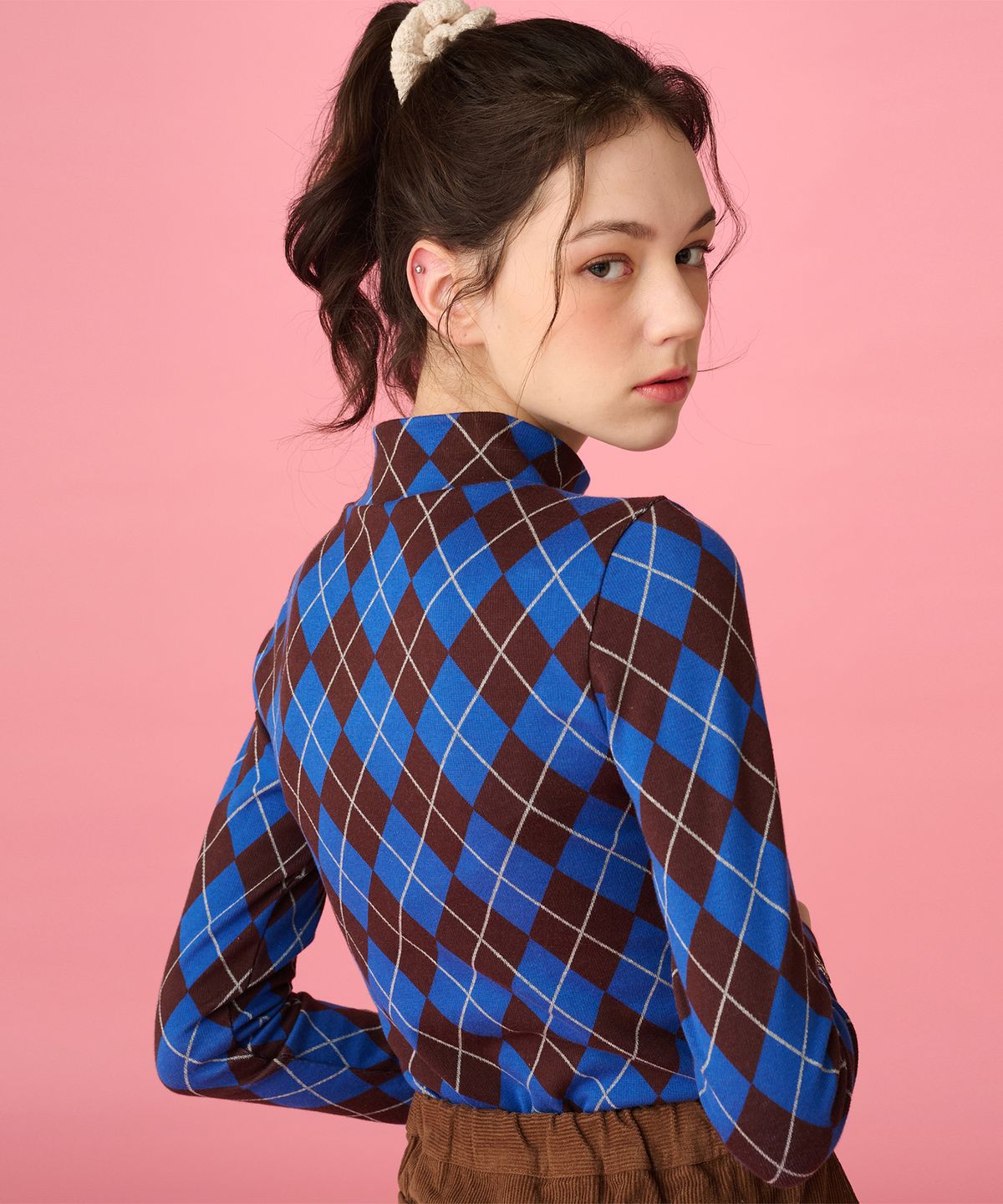 디어피어(DEAR,PEER) 아가일 하이넥 티셔츠 네이비