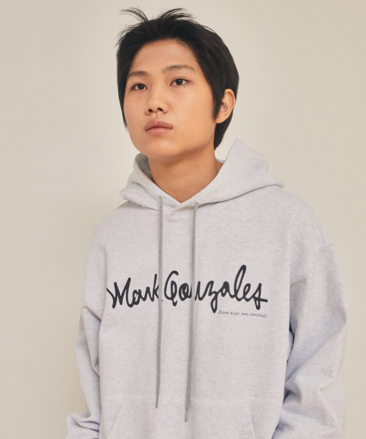 마크곤잘레스(MARK GONZALES) SIGN LOGO OG SWEAT HOODIE - L/GREY